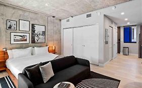 Pretty Rola 202 Modern Industrial Apt W King Bed